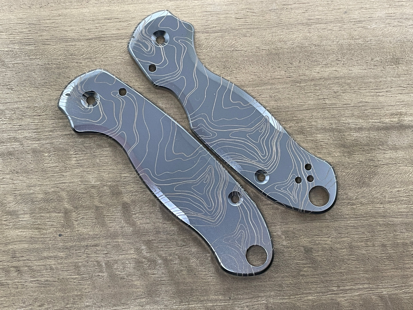 Black TOPO engraved Titanium Scales for Spyderco Para 3