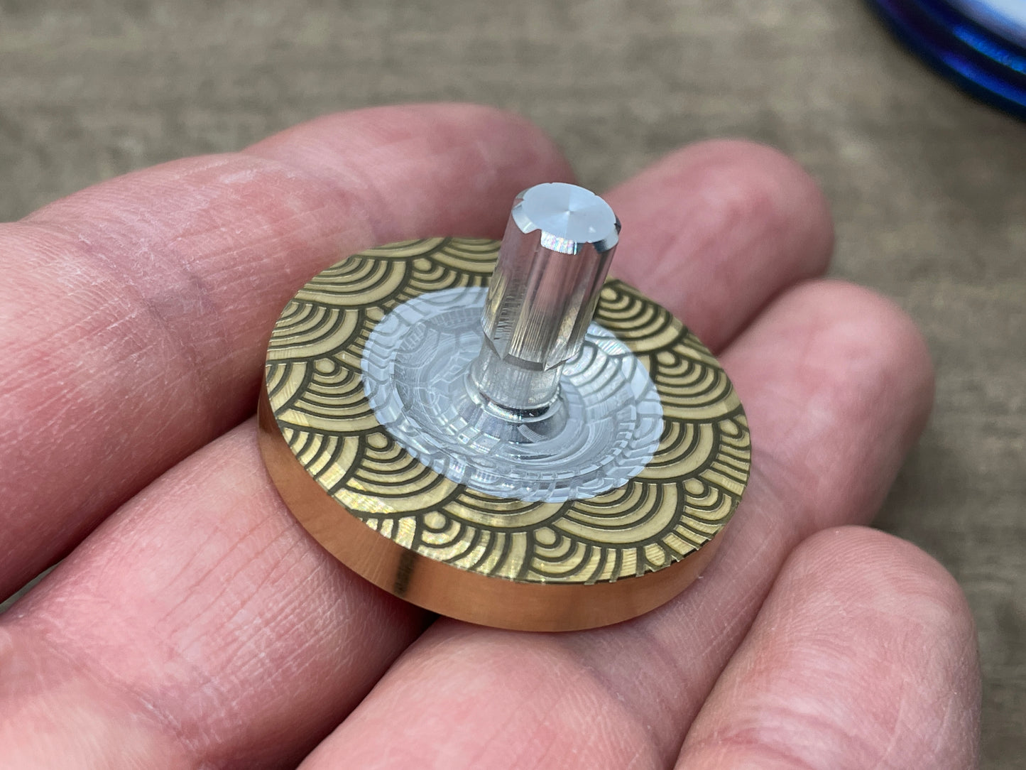 SEIGAIHA Brass stem Spinning Top PERFORMER - - Alu Aerospace stem