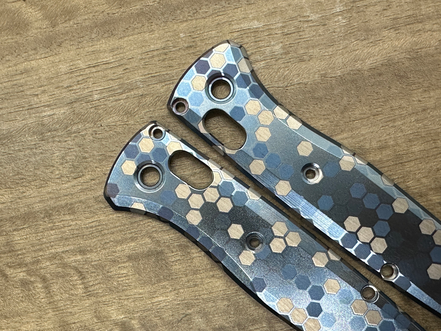 BlackSilver HONEYCOMB anodized Titanium Scales for Benchmade Bugout 535