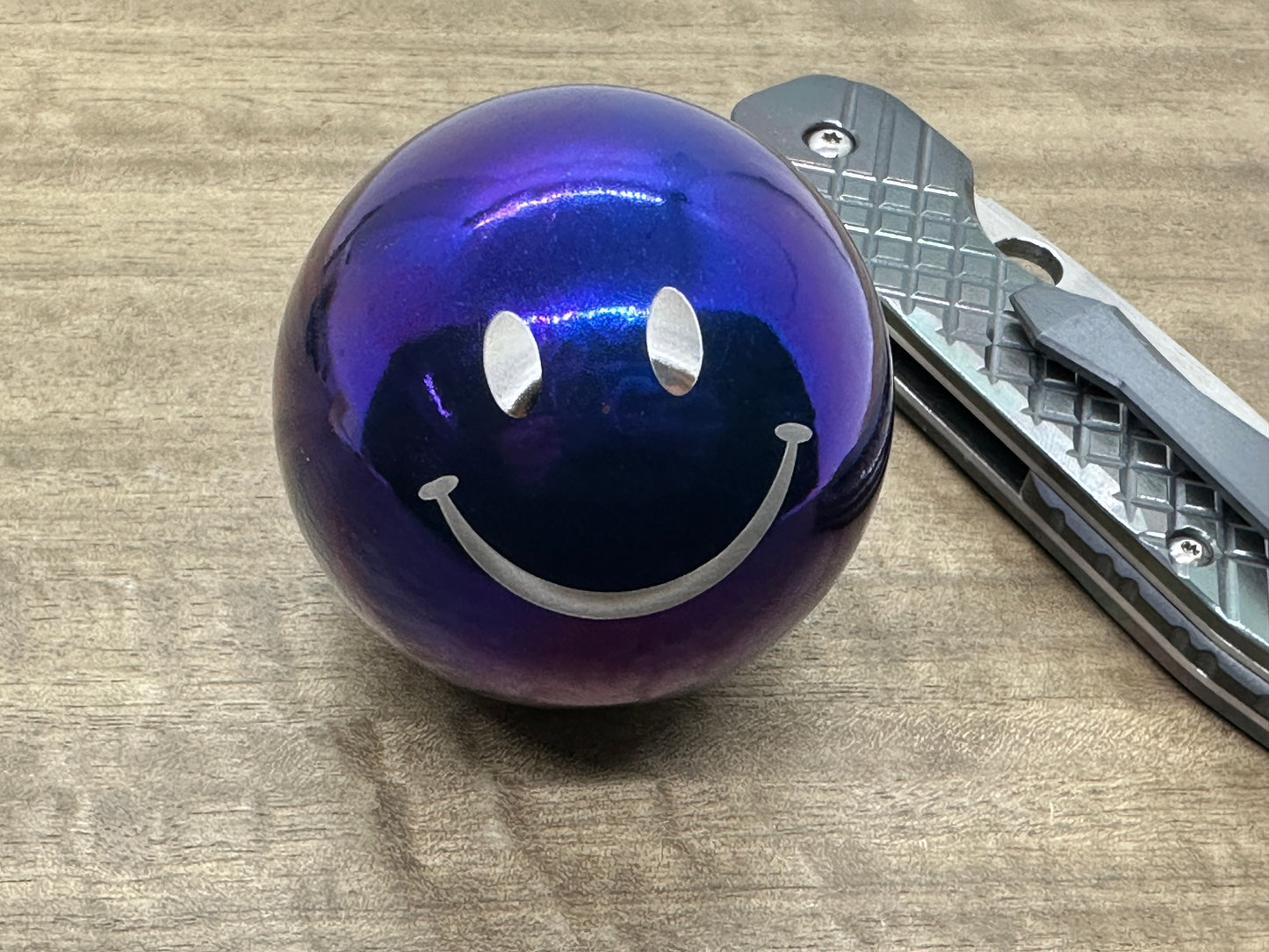 2.15" Giga SMILEY Solid Flamed Titanium SPHERE +Glow in the dark stand