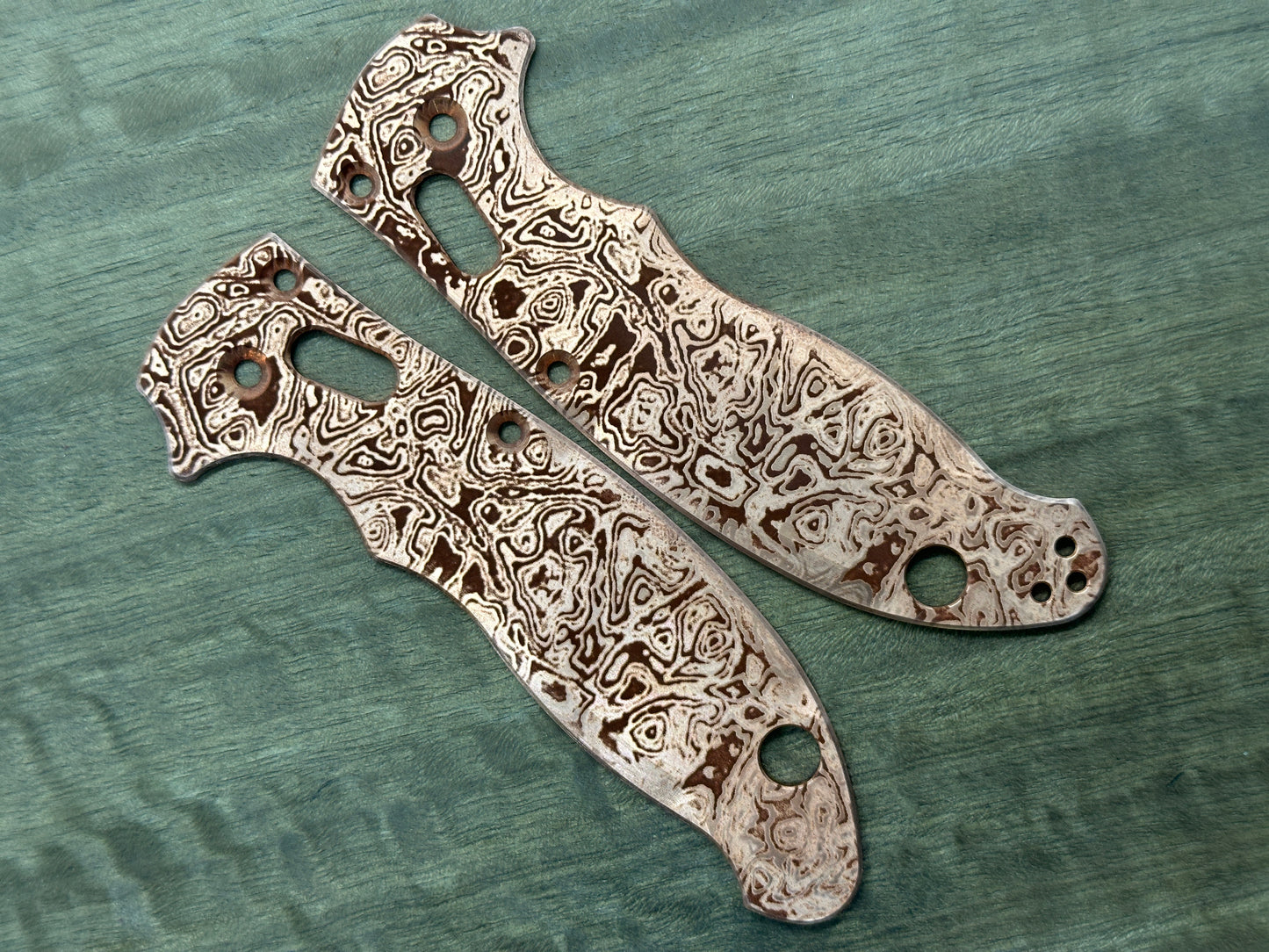 ALIEN engraved Copper scales for Spyderco MANIX 2