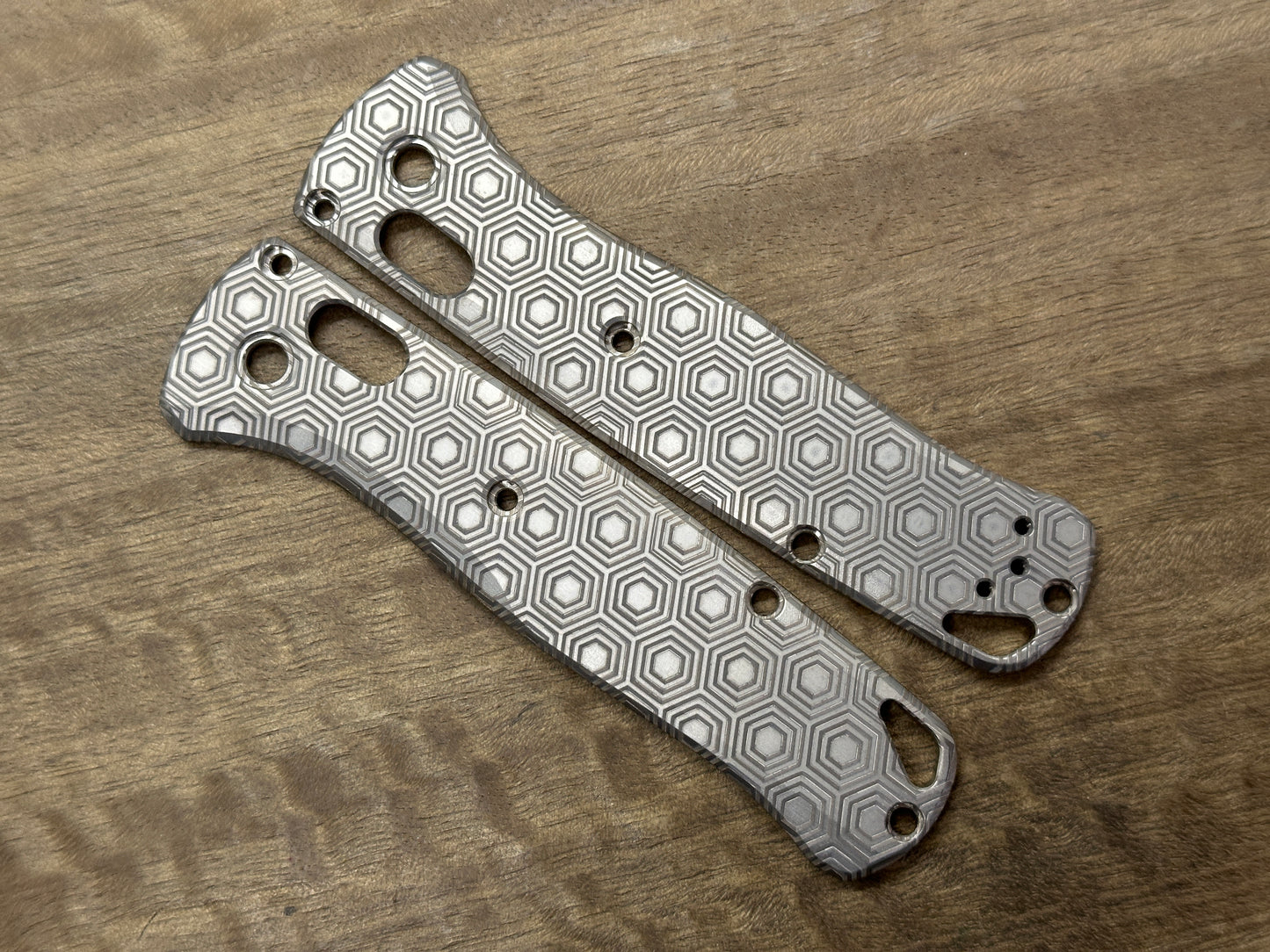 HONEYCOMB engraved Titanium Scales for Benchmade Bugout 535