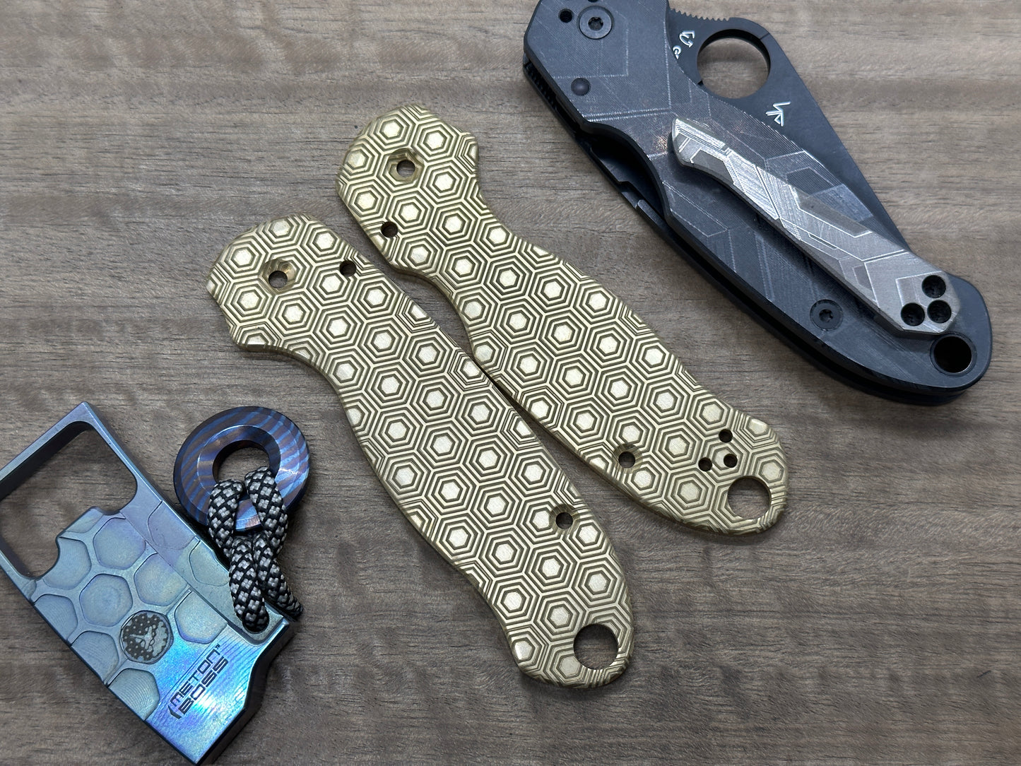 HONEYCOMB engraved Brass Scales for Spyderco Para 3