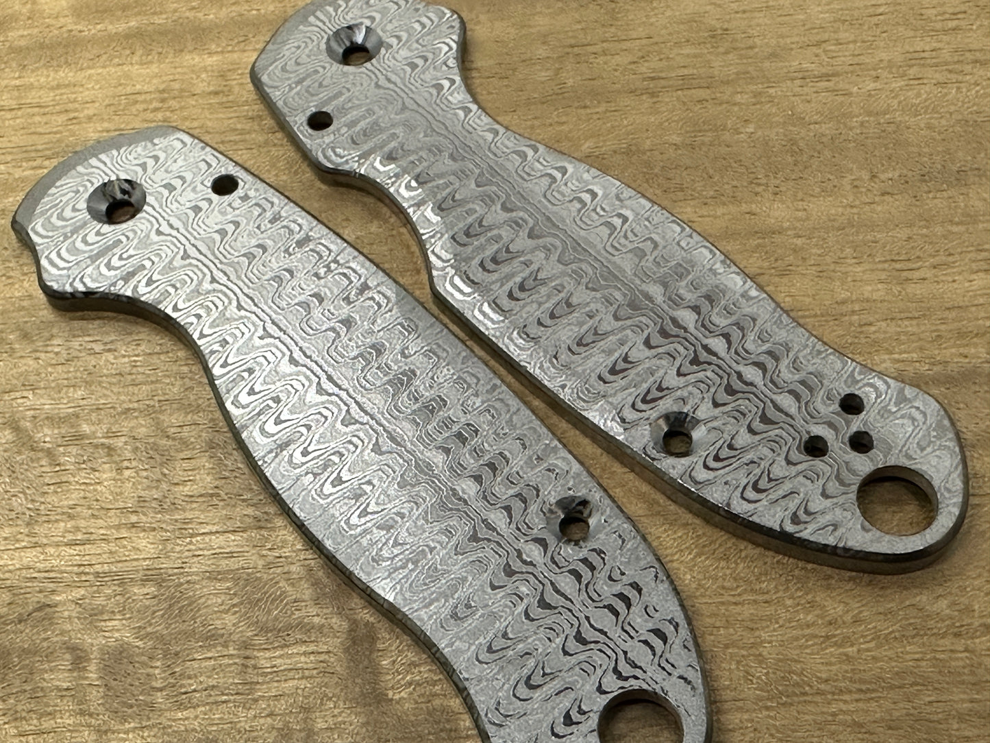 Black RIPPLE engraved Titanium Scales for Spyderco Para 3