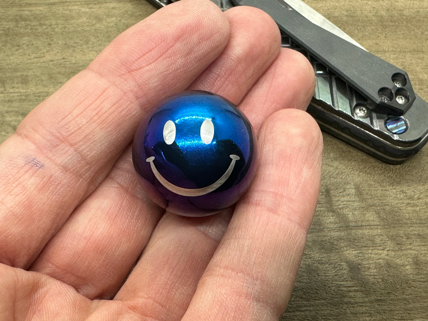 1" SMILEY Flamed Polished Solid Titanium SPHERE + Glow in the dark stand