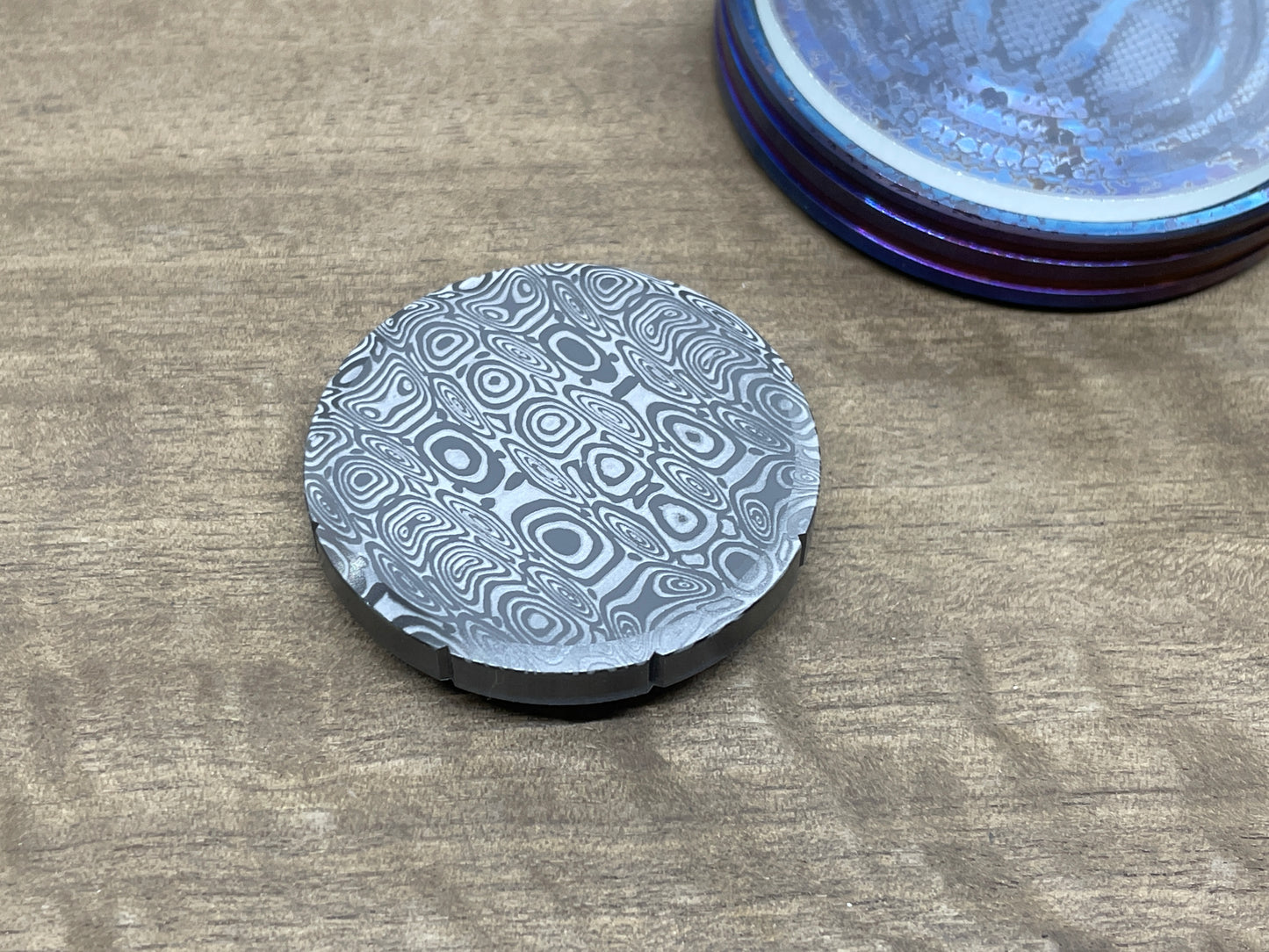 Dama LADDER pattern engraved Zirconium Spinning Worry Coin Spinning Top