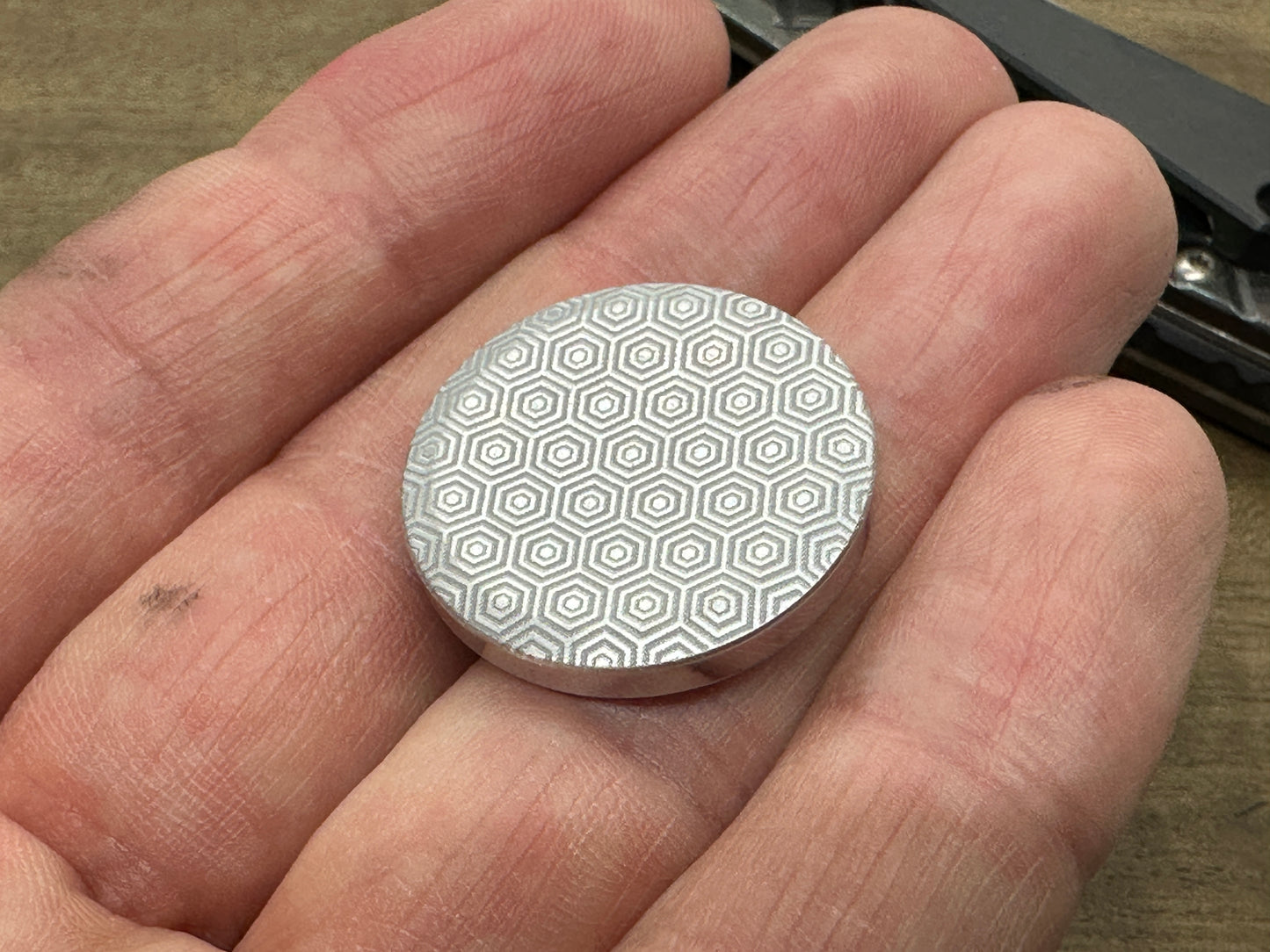 4 sizes HONEYCOMB engraved Aluminum Worry Coin