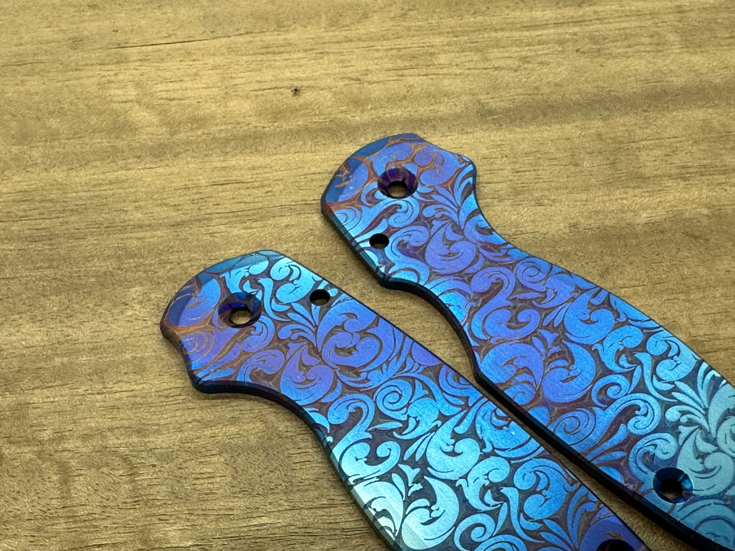 Flamed VICTORIA engraved Titanium Scales for Spyderco Para 3