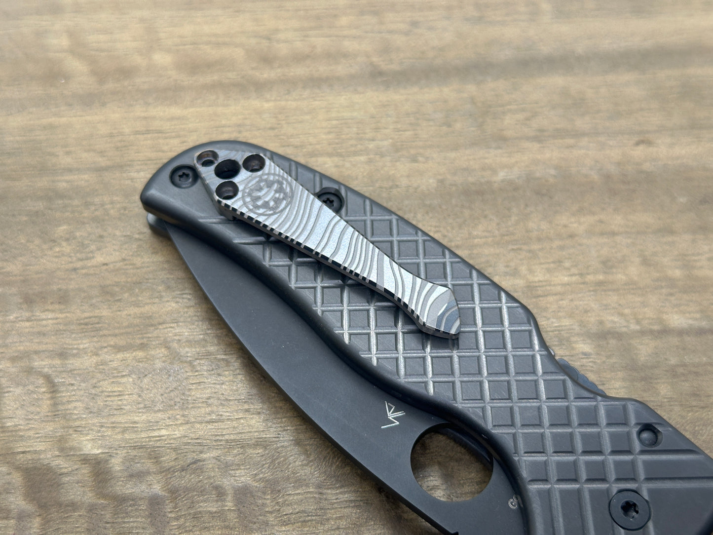 BESKAR MANDALORIAN Black engraved Spidy Titanium CLIP for Shaman Spyderco