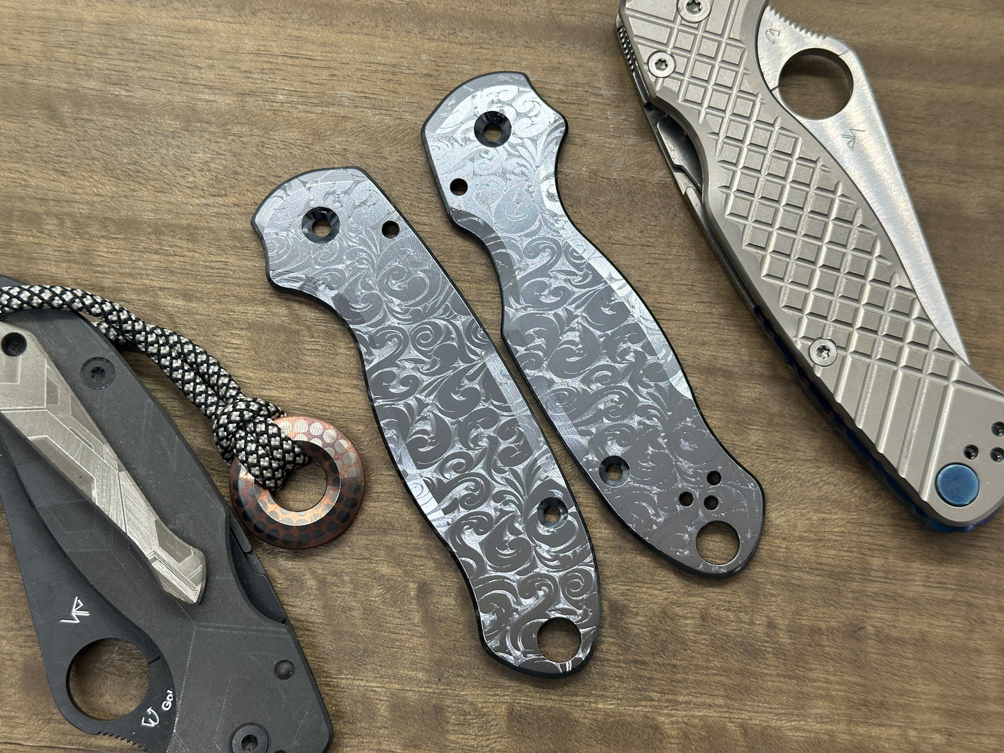 VICTORIA Black engraved Titanium Scales for Spyderco Para 3