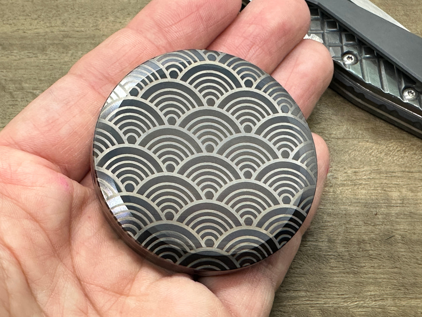 4 sizes Black SEIGAIHA pattern engraved Titanium Worry Coin