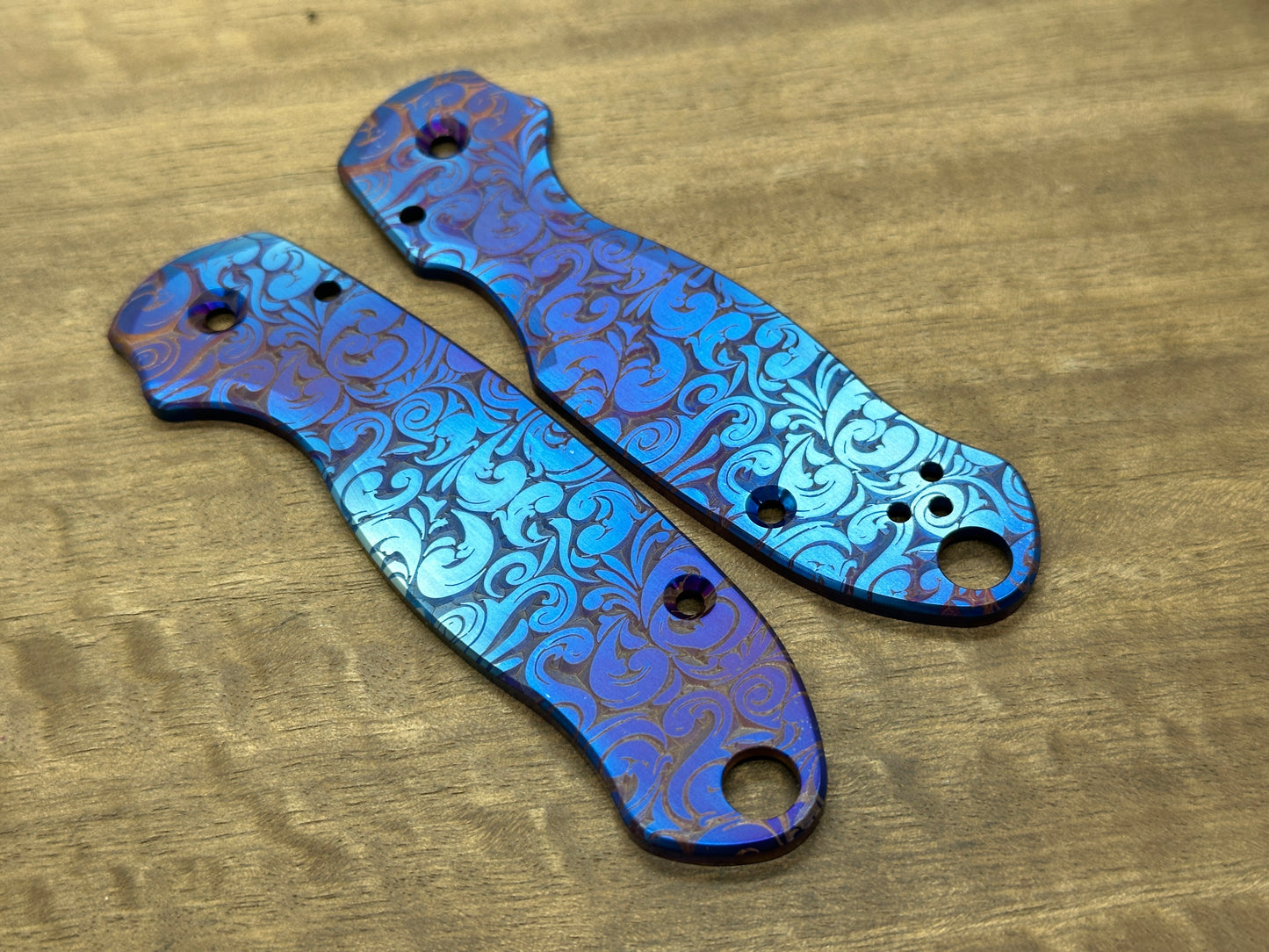 Flamed VICTORIA engraved Titanium Scales for Spyderco Para 3