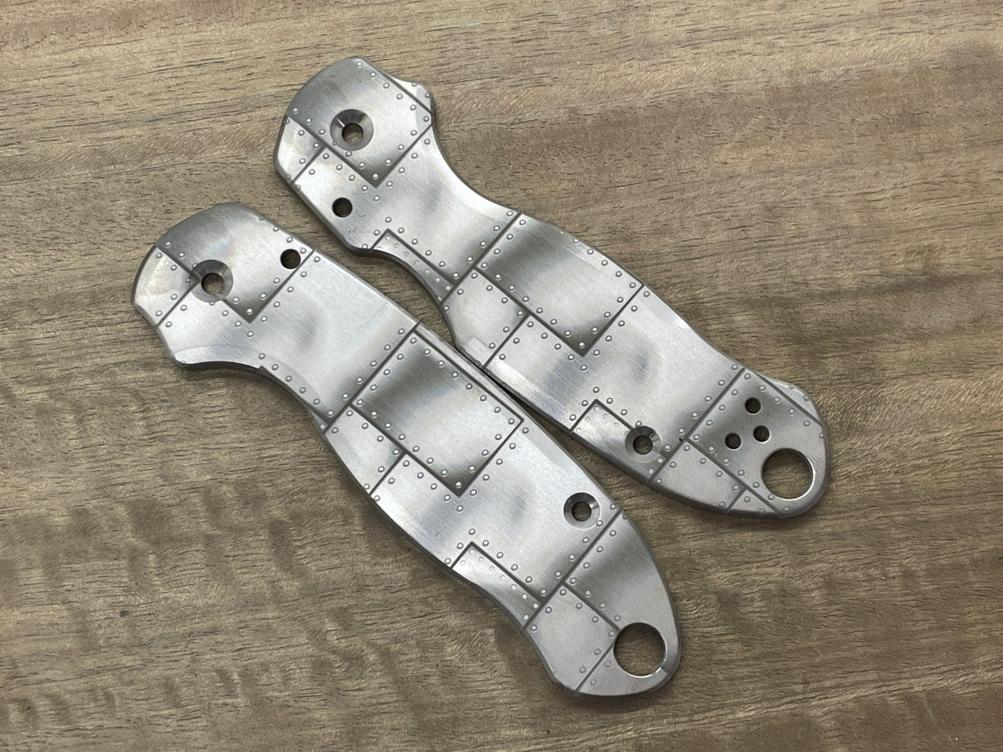 RIVETED AIRPLANE Titanium Scales for Spyderco Para 3