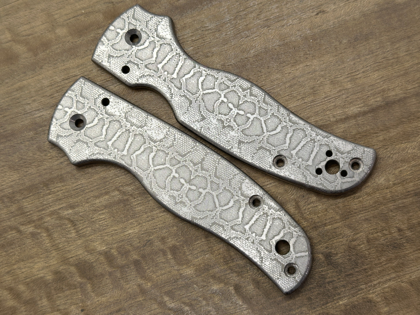 REPTILIAN engraved Titanium Scales for SHAMAN Spyderco