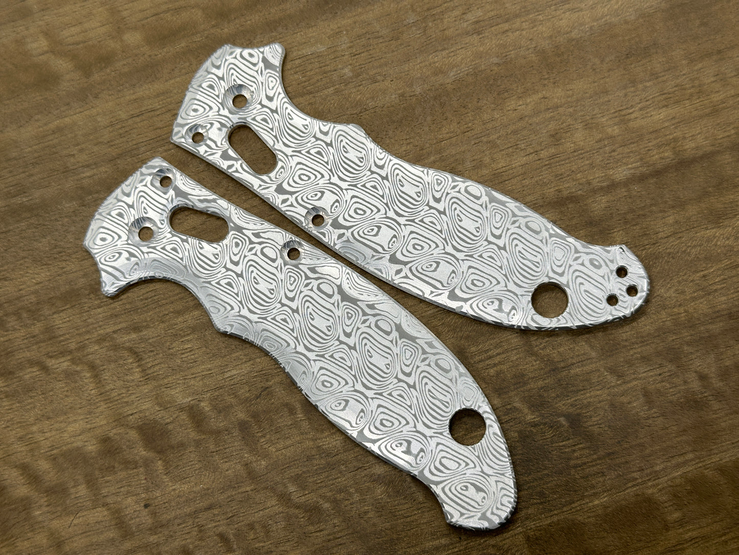 Dama AEGR pattern engraved Aerospace grade Aluminum Scales for Spyderco MANIX 2