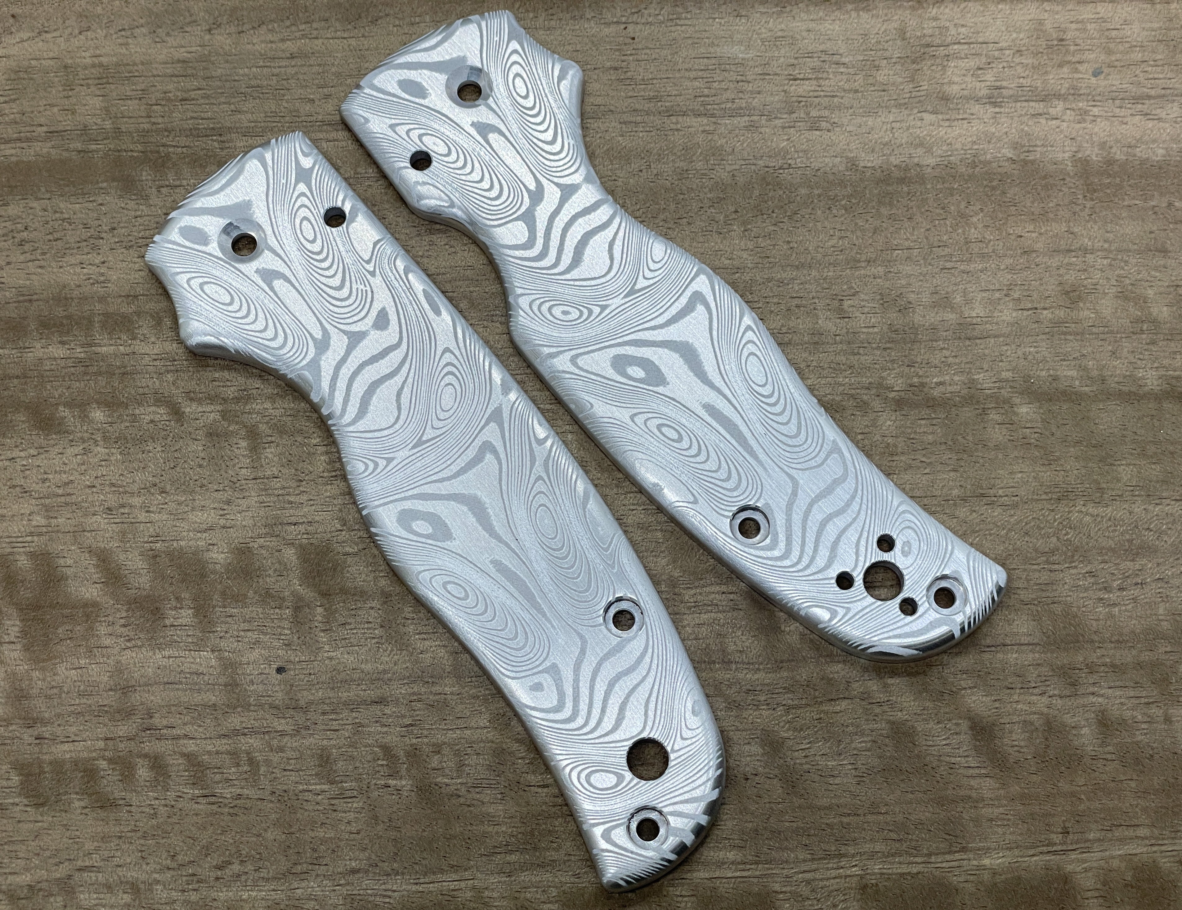 Dama FISH pattern Aerospace Aluminum scales for SHAMAN Spyderco