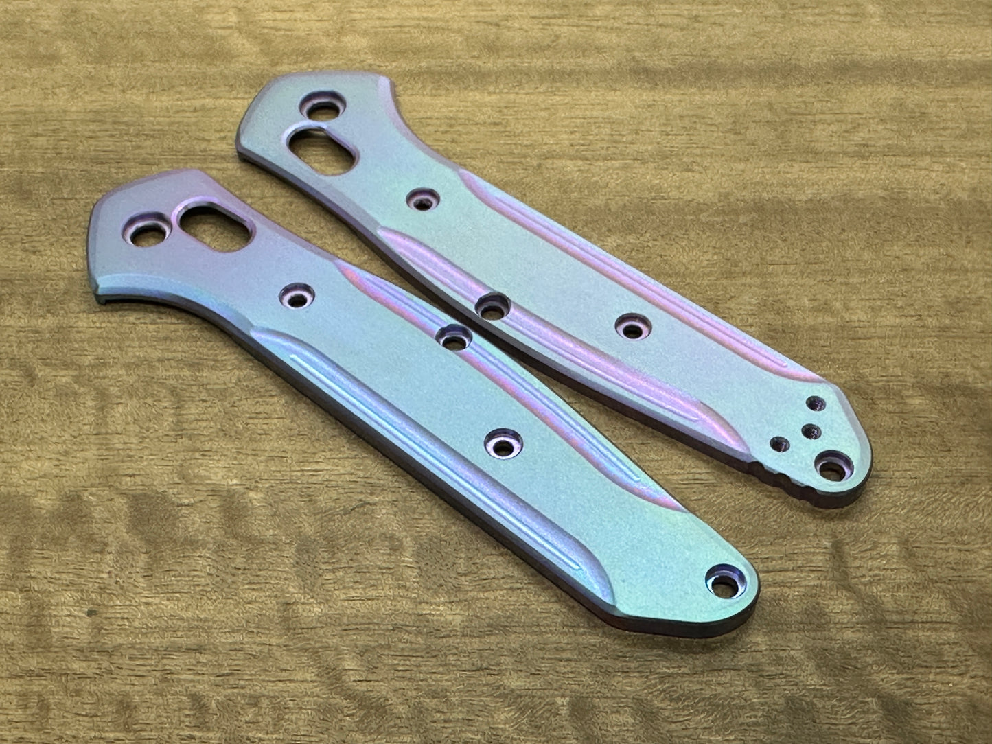 Teal-Magenta anodized Titanium Scales for Benchmade 940 Osborne