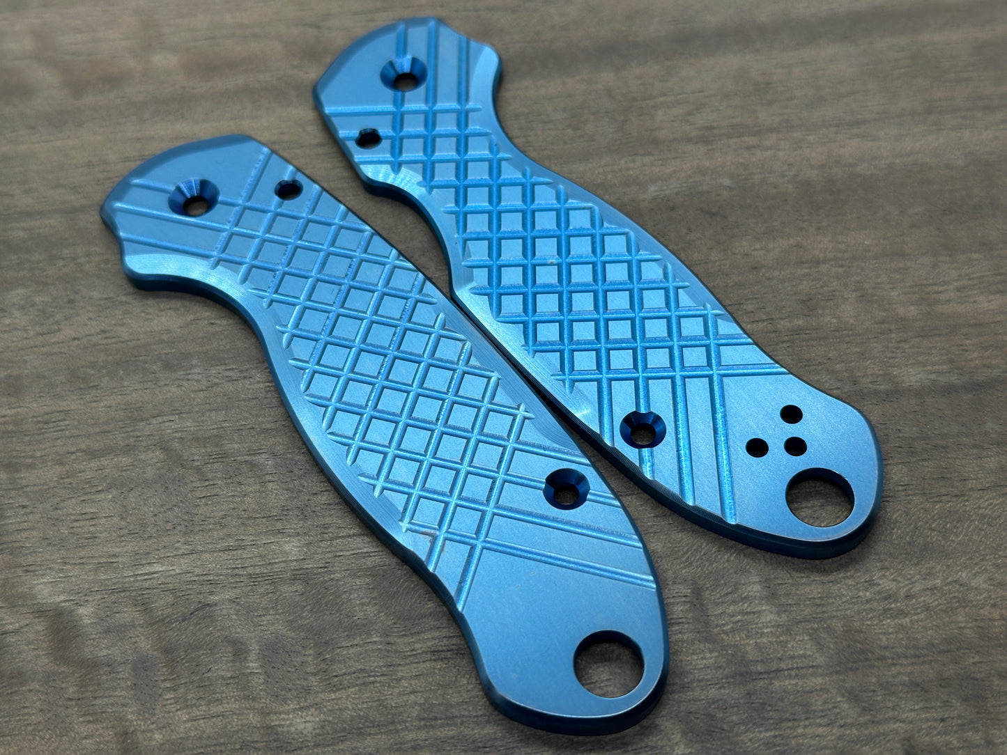 BLUE ano FRAG cnc milled Titanium scales for Spyderco Para 3