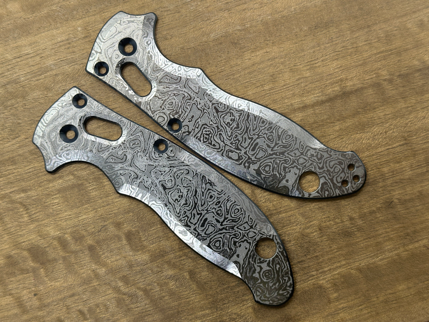 Black ALIEN engraved Titanium scales for Spyderco MANIX 2