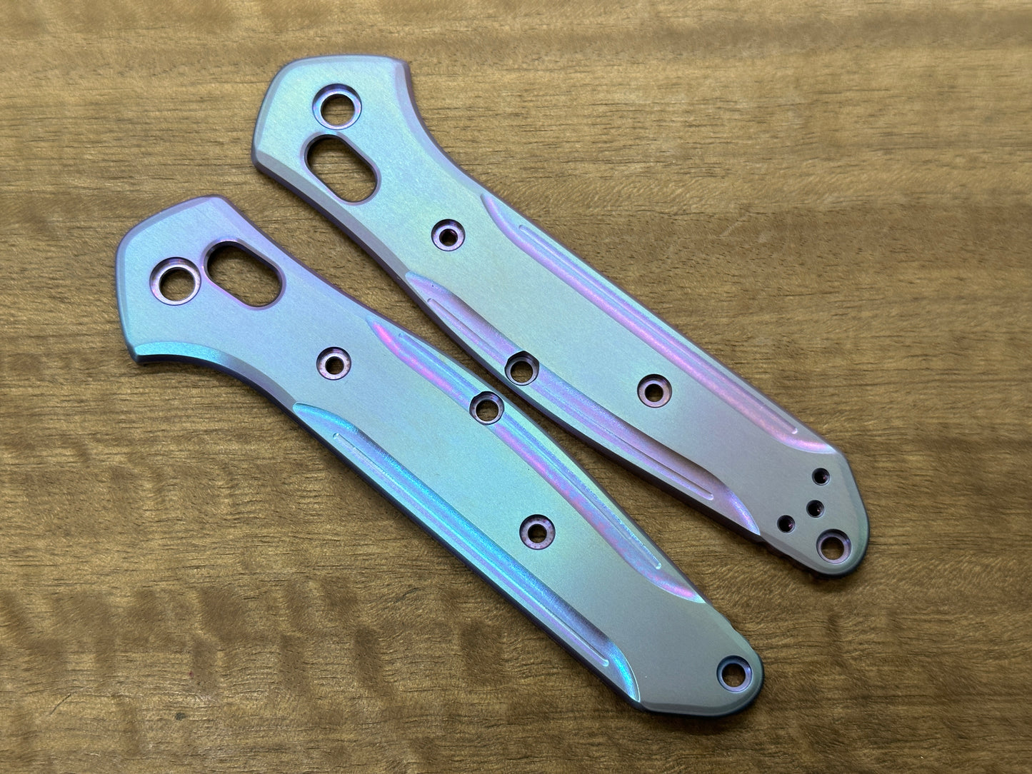 Teal-Magenta anodized Titanium Scales for Benchmade 940 Osborne