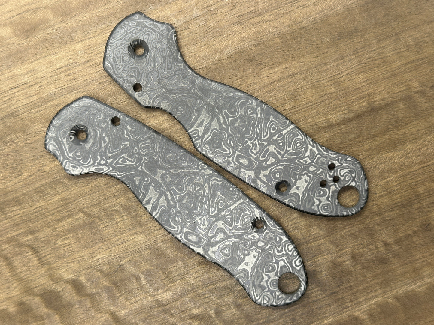 ALIEN engraved black Zirconium Scales for Spyderco Para 3