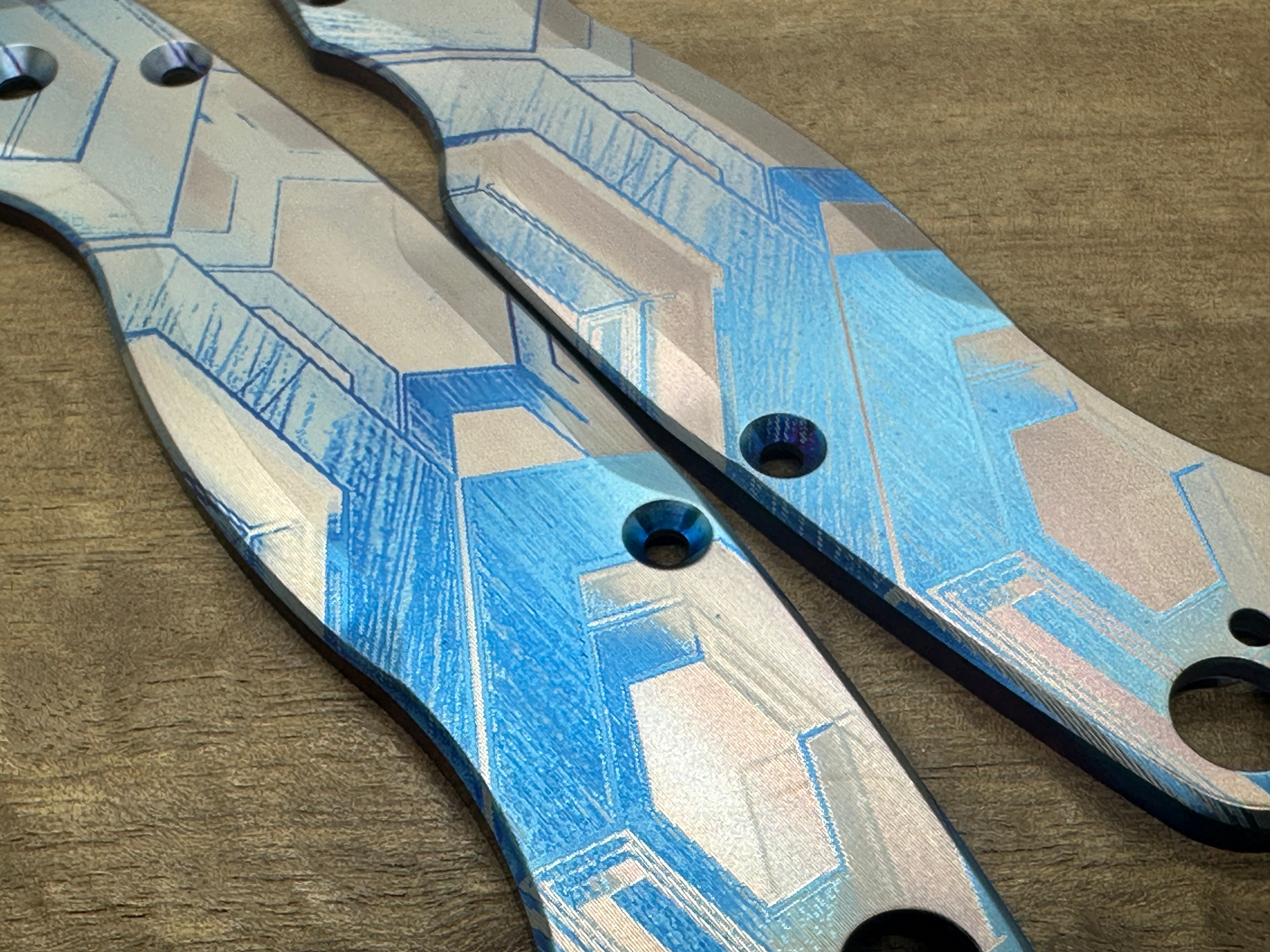 Blue FALCON heat ano Titanium scales for Spyderco Paramilitary 2 PM2