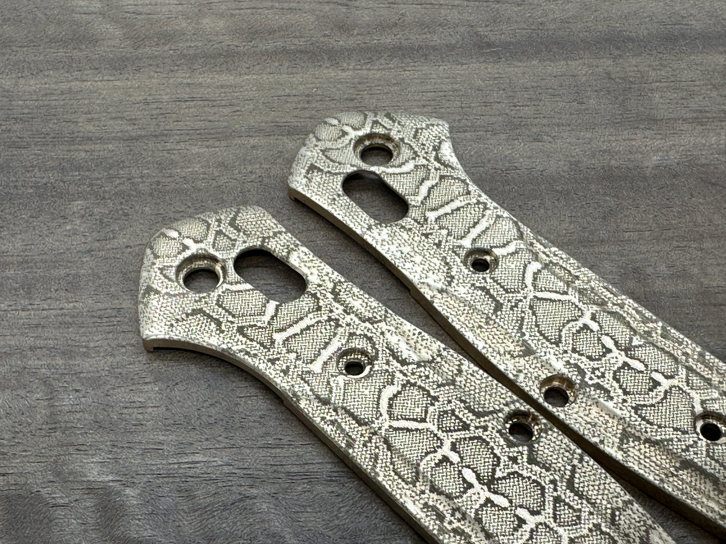 REPTILIAN engraved Brass Scales for Benchmade 940 Osborne