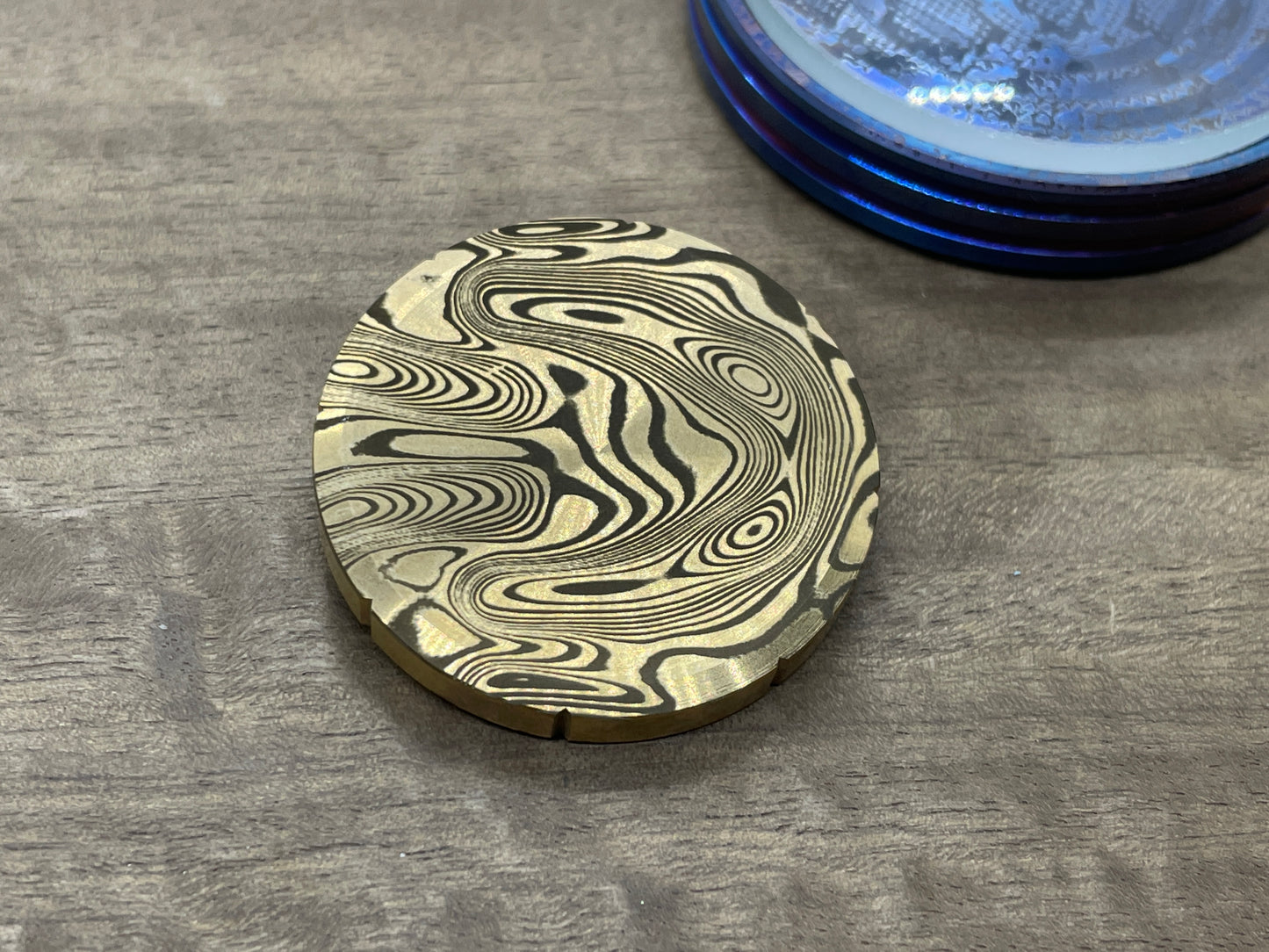 Dama FISH pattern engraved Brass Spinning Worry Coin Spinning Top