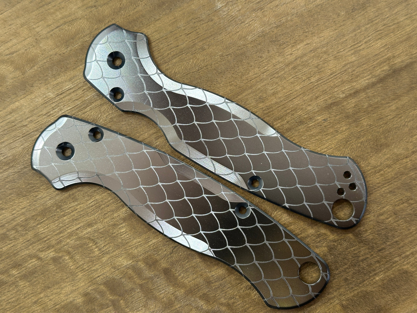 DRAGONSKIN Black engraved Titanium scales for Spyderco Paramilitary 2 PM2