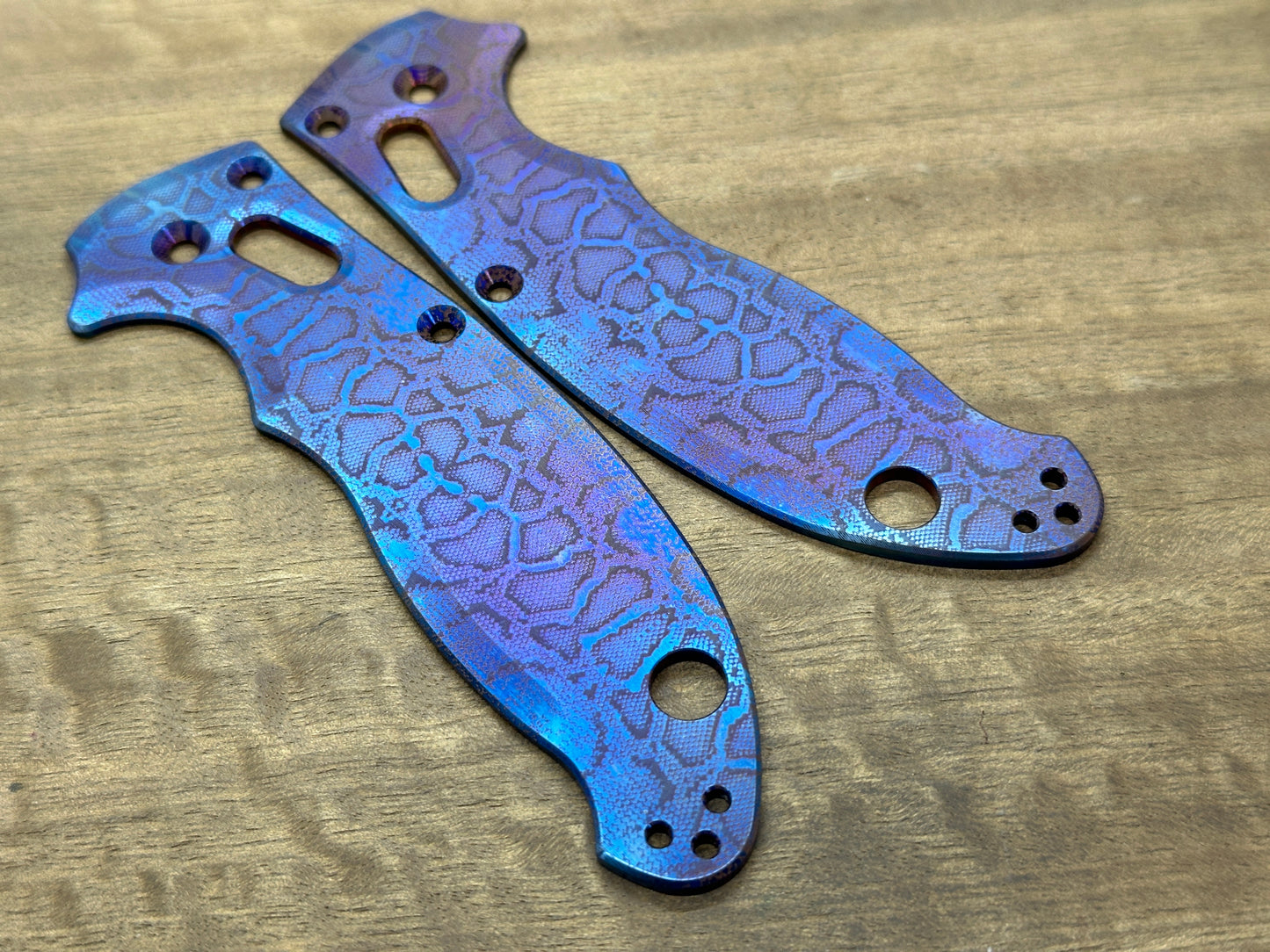 Flamed REPTILIAN engraved Titanium scales for Spyderco MANIX 2