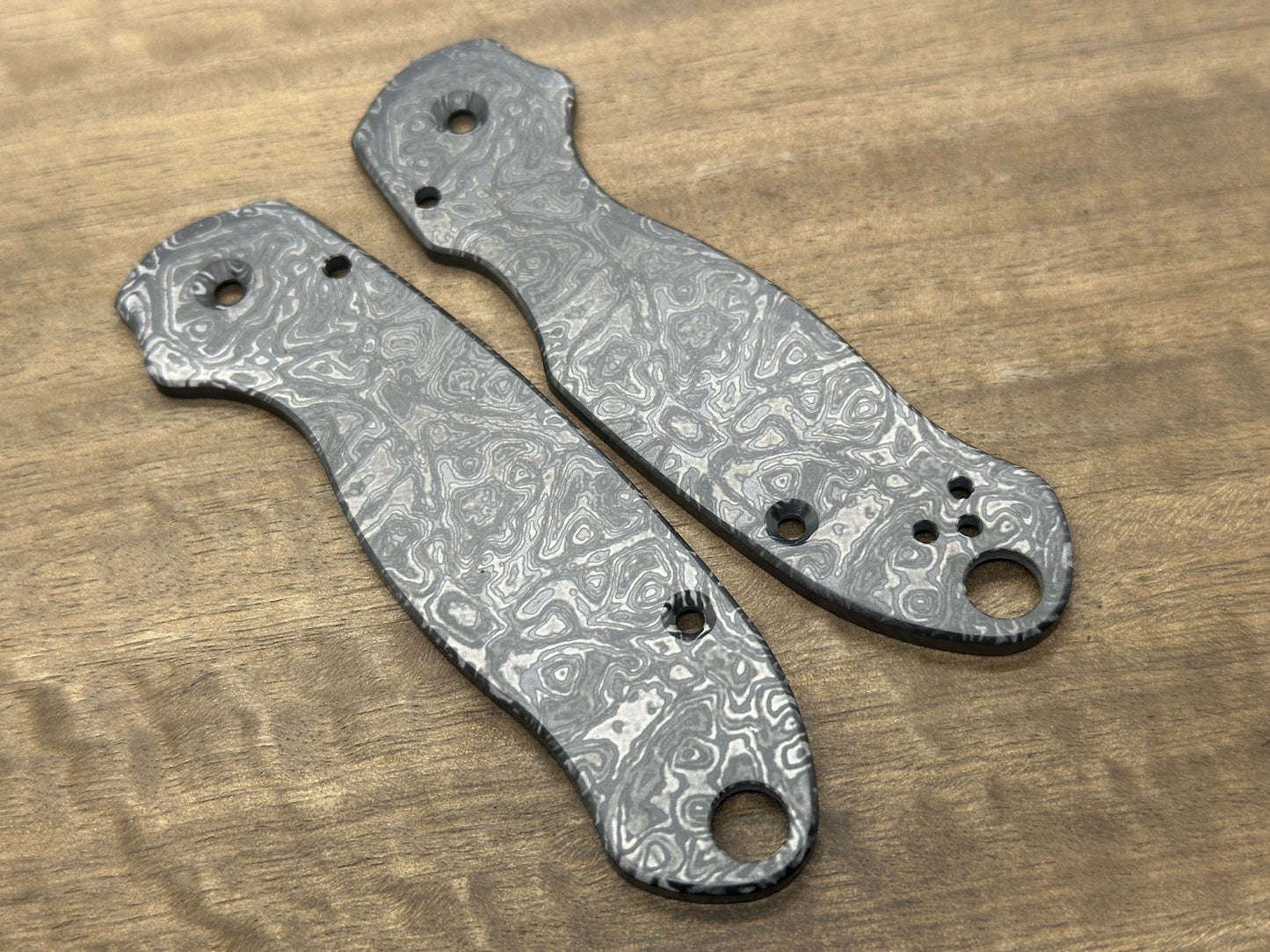 ALIEN engraved black Zirconium Scales for Spyderco Para 3