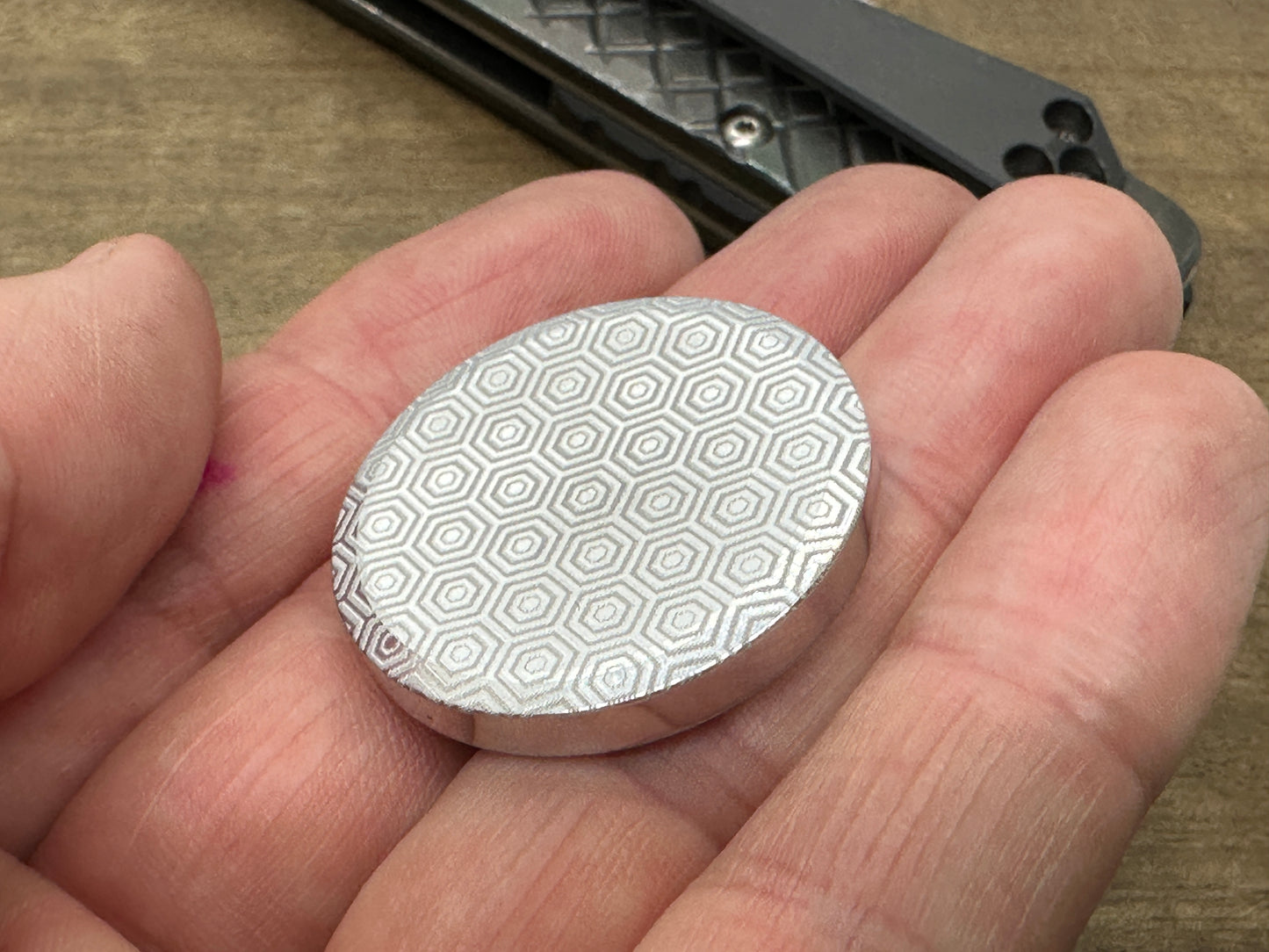 4 sizes HONEYCOMB engraved Aluminum Worry Coin