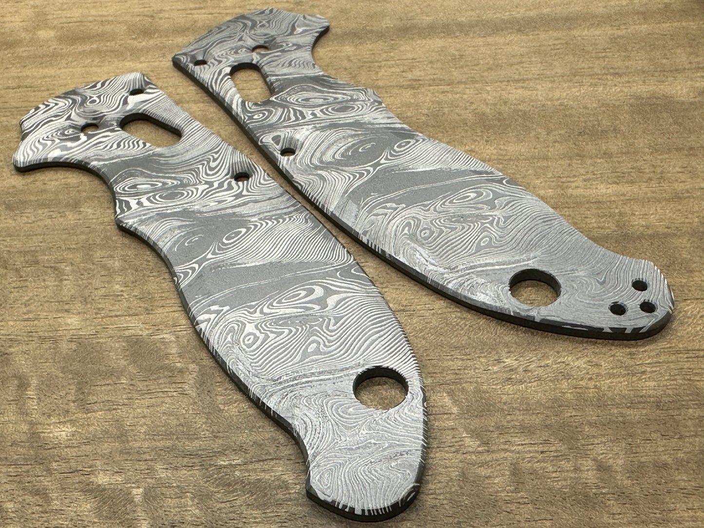 Dama TWIST pattern engraved Zirconium scales for Spyderco MANIX 2