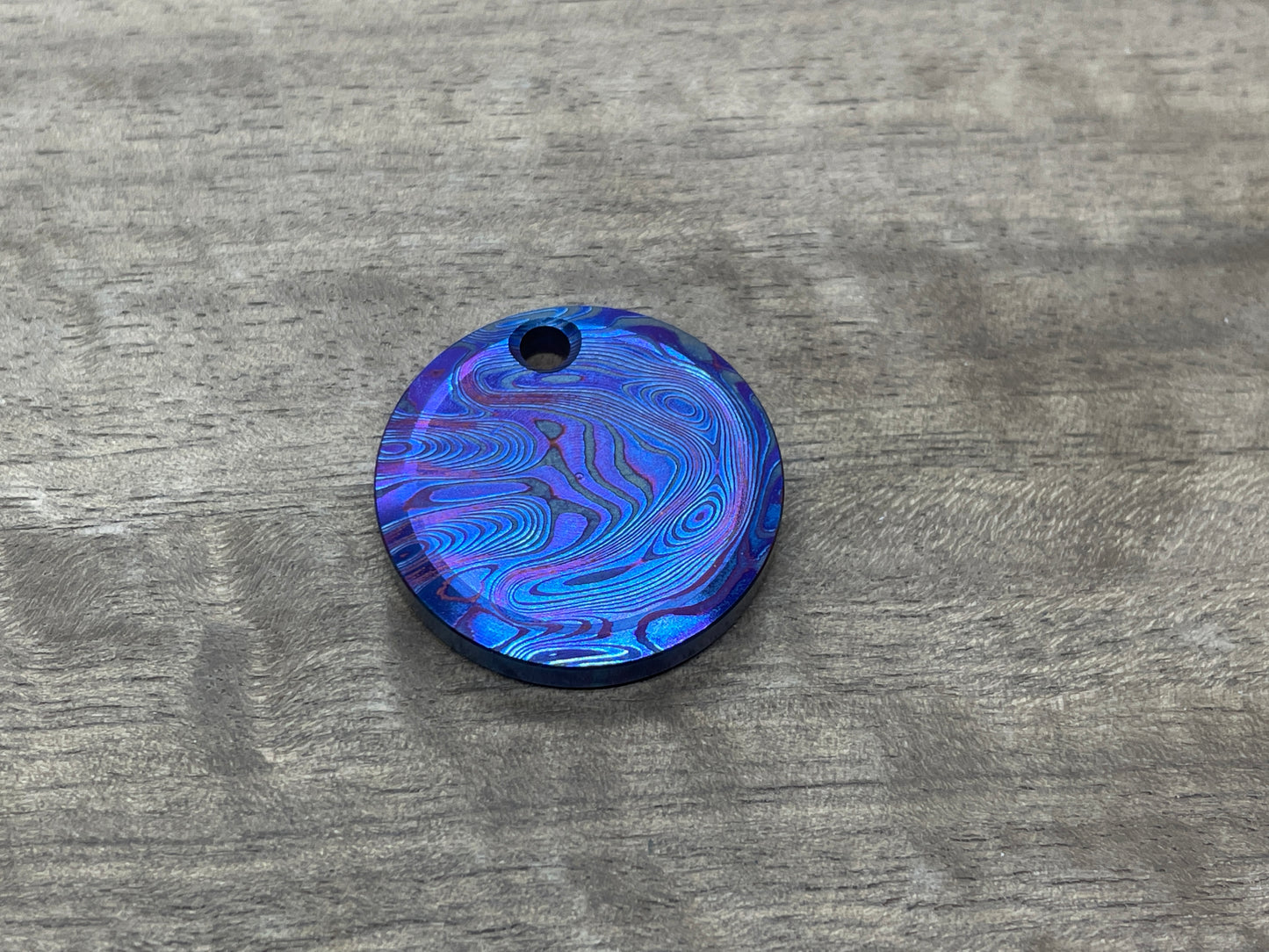 Dama-FISH pattern engraved Flamed Titanium PENDANT Keychain