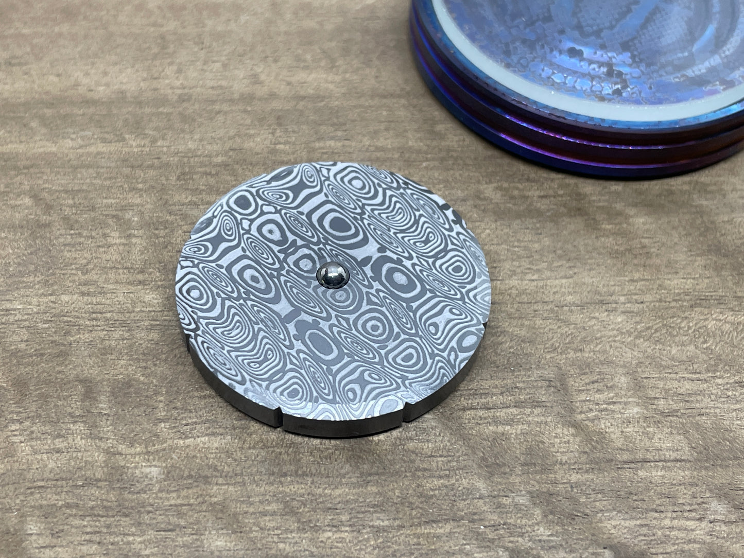 Dama LADDER pattern engraved Zirconium Spinning Worry Coin Spinning Top