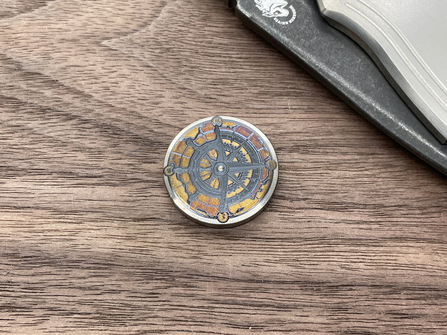 4 sizes Compass Shipwheel Heat ano engraved Titanium Worry Coin