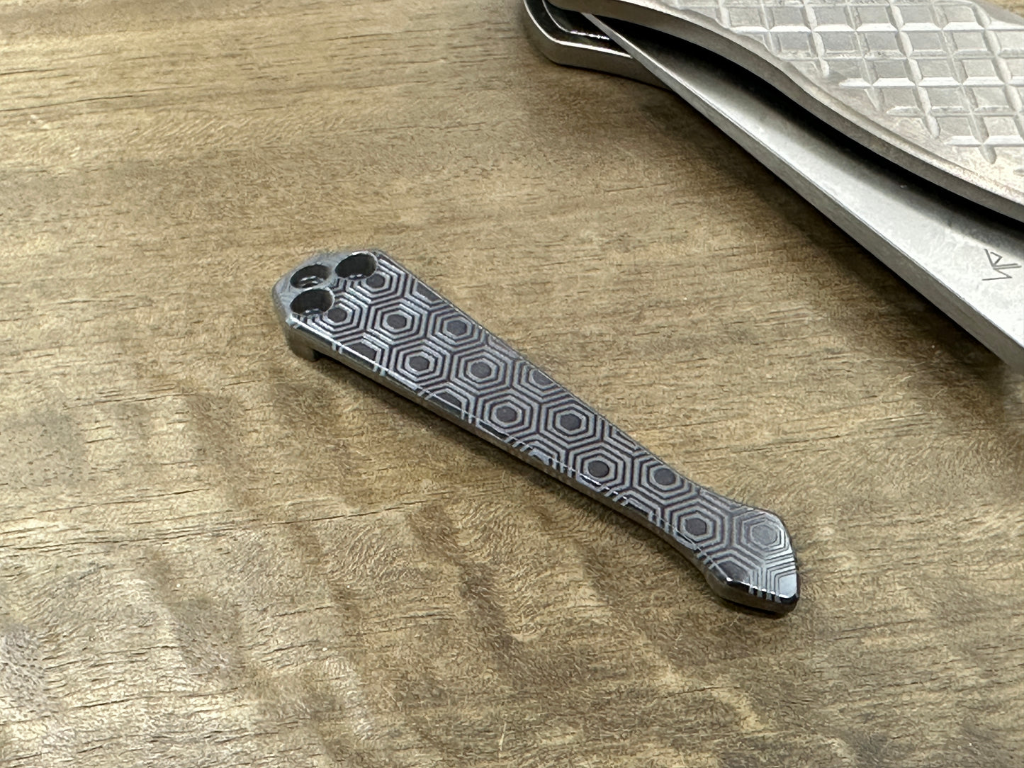 Black HONEYCOMB engraved SPIDY Titanium CLIP for most Spyderco models