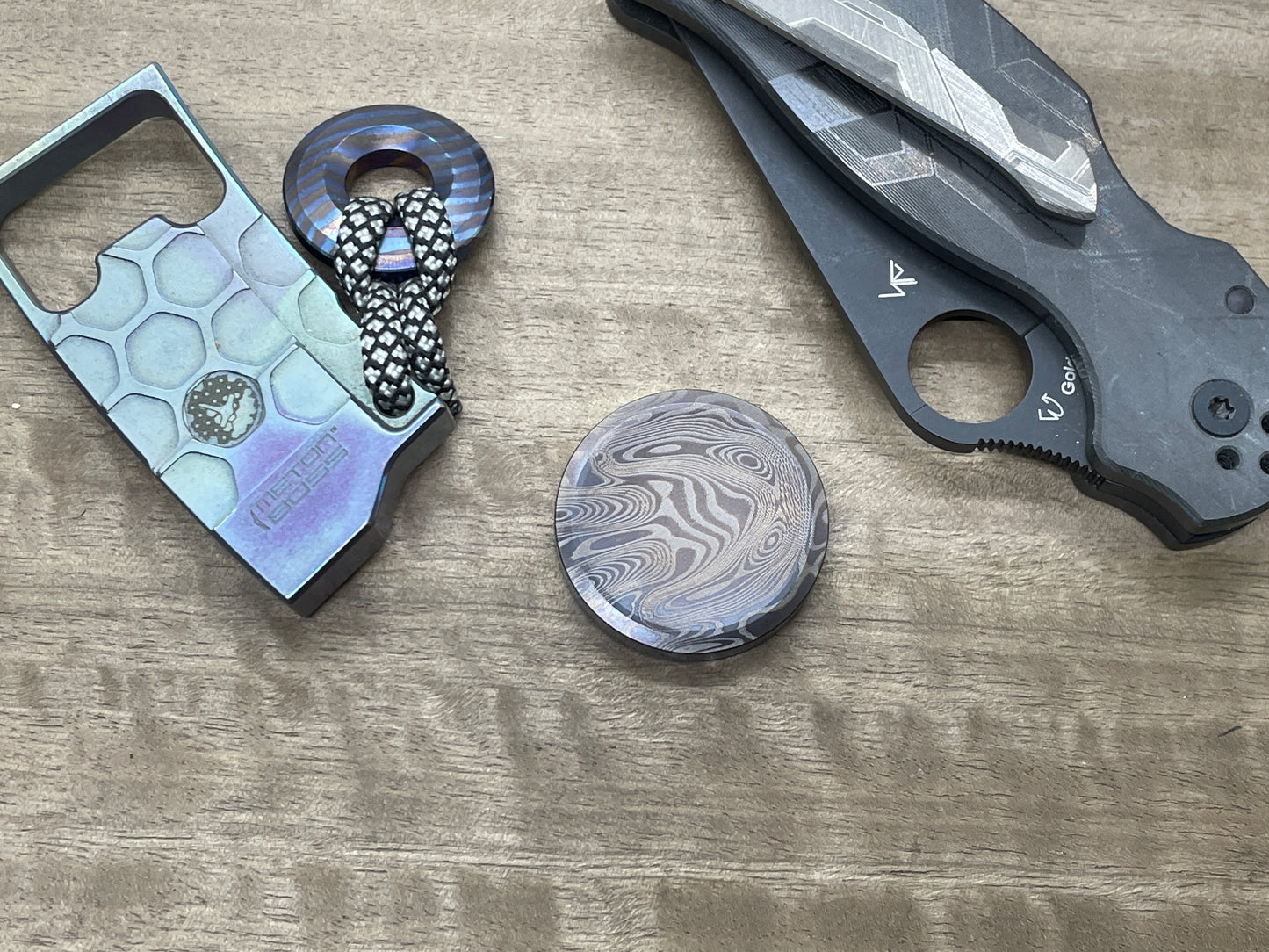 4 sizes Dama FISH pattern engraved Black Titanium Worry Coin