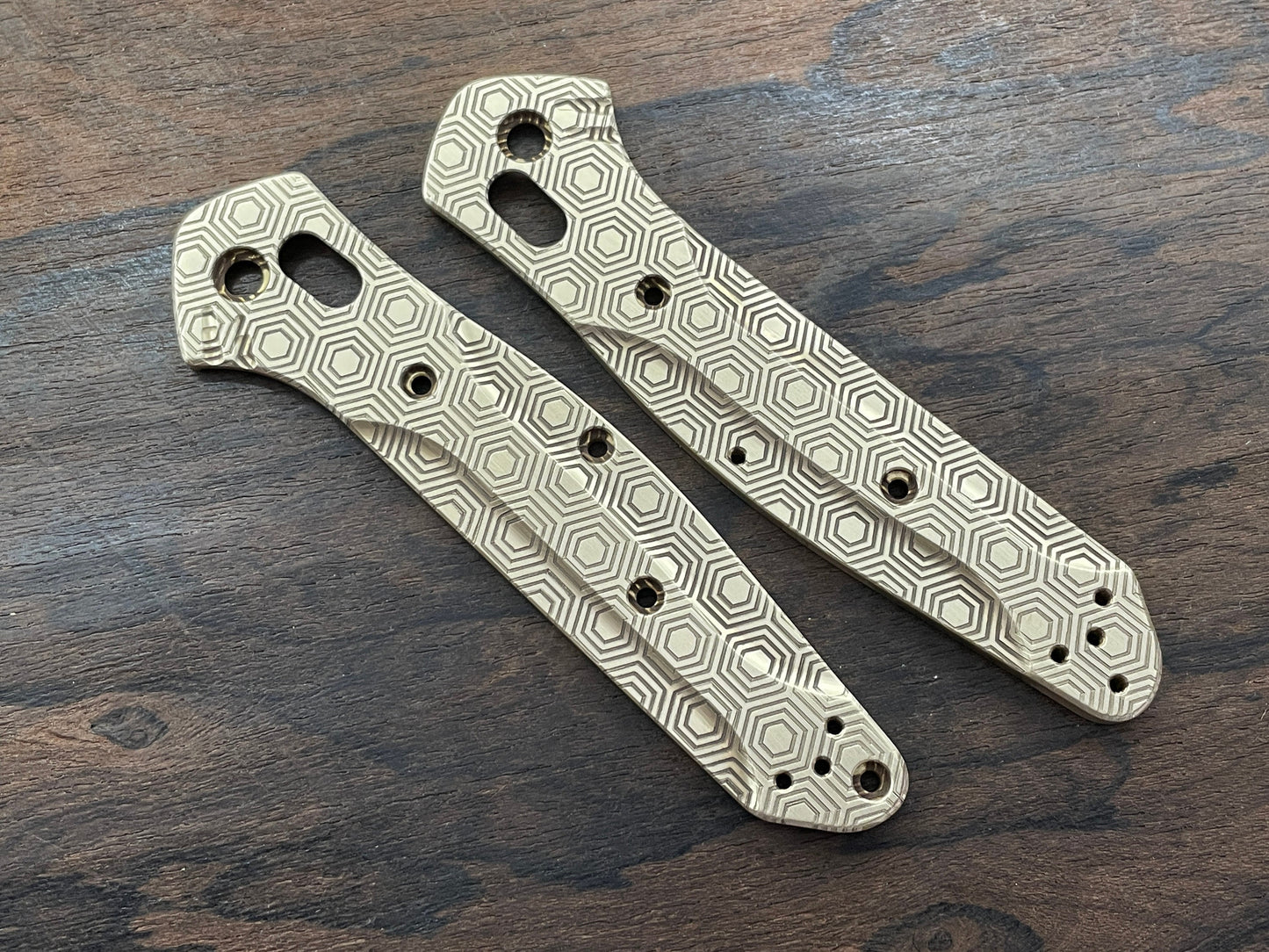 HONEYCOMB engraved Brass Scales for Benchmade 940 Osborne