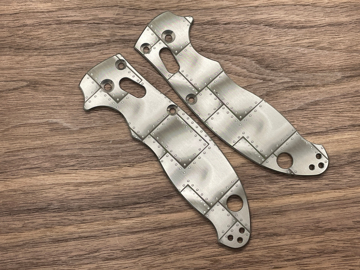 RIVETED engraved Titanium scales for Spyderco MANIX 2