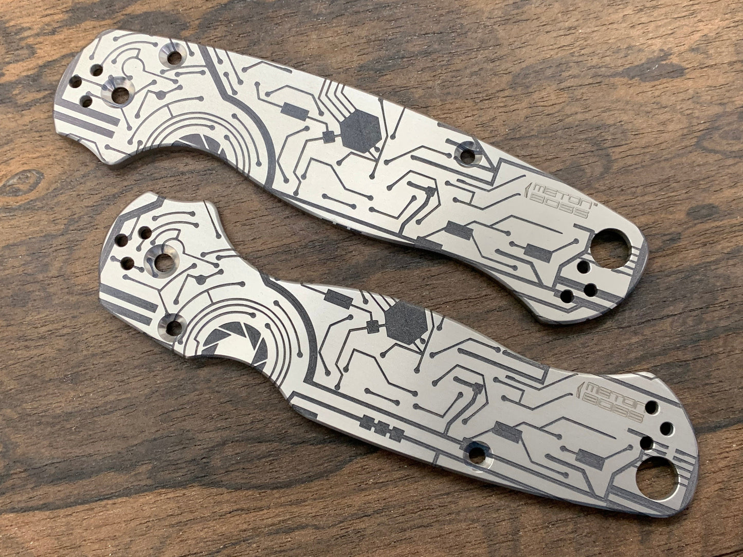 CIRCUIT BOARD engraved Titanium scales for Spyderco Paramilitary 2 PM2
