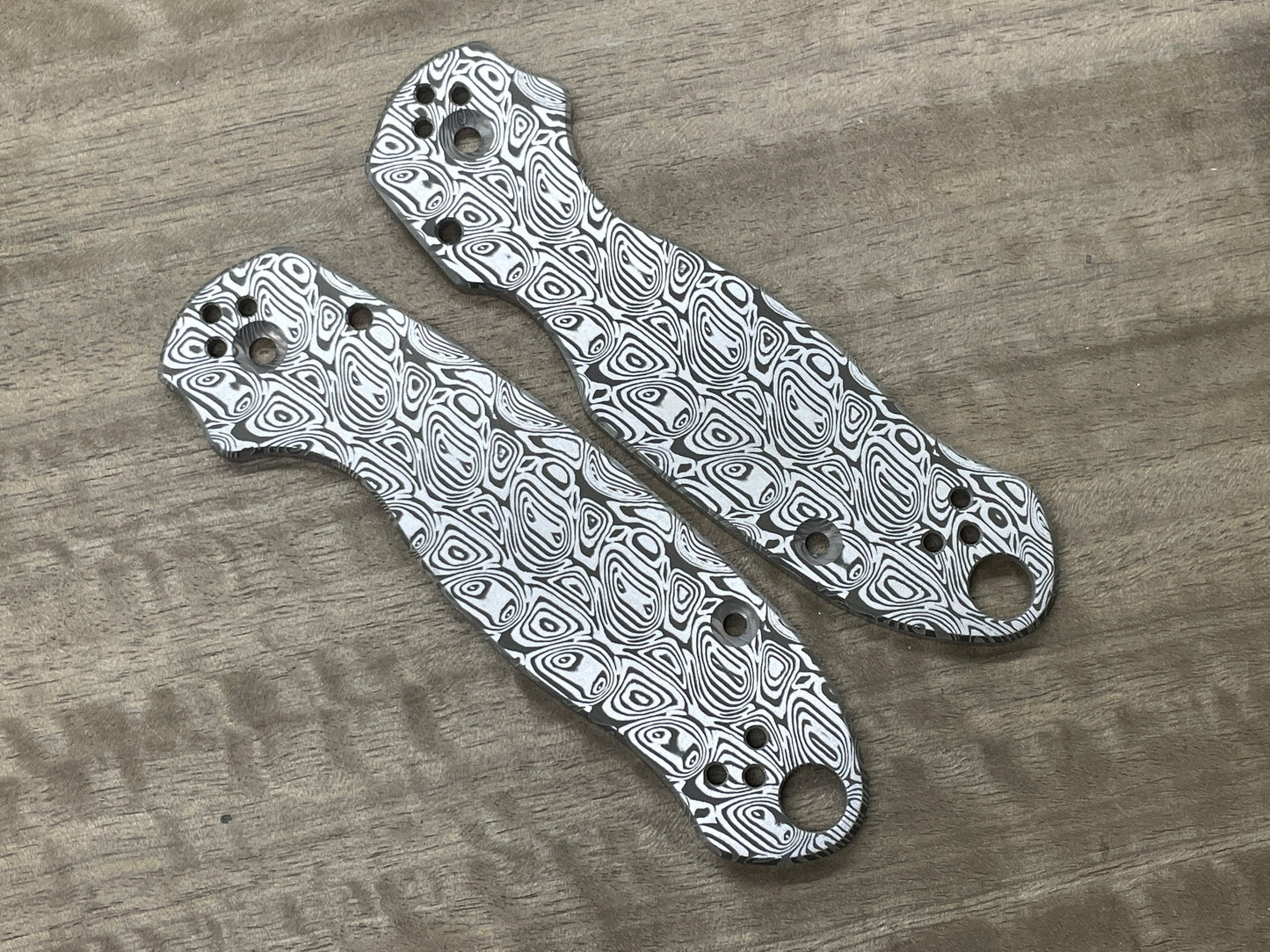 DAMASTEEL pattern engraved Titanium Scales for Spyderco Para 3