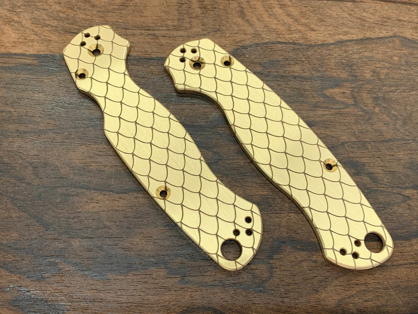 DRAGONSKIN engraved Brass Scales for Spyderco Paramilitary 2 PM2