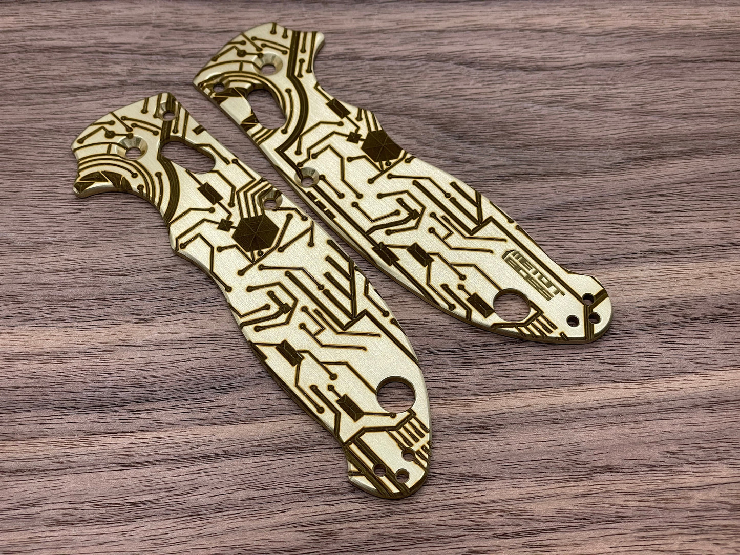 CIRCUIT Board engraved Brass scales for Spyderco MANIX 2