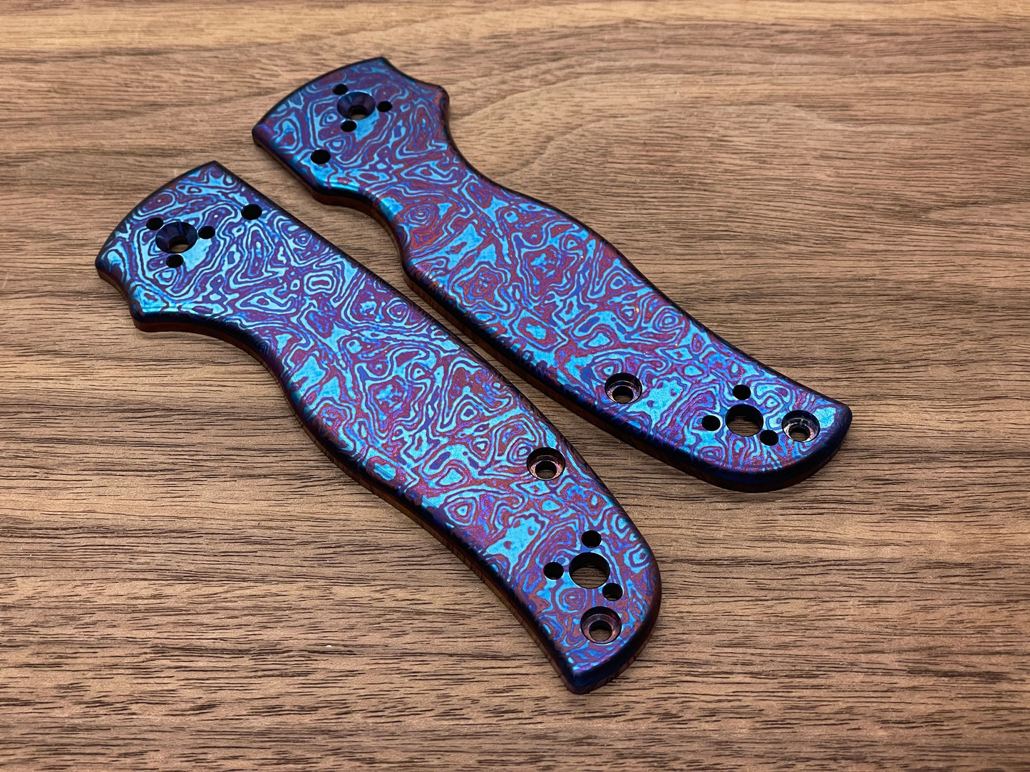 Flamed ALIEN heat ano engraved Titanium Scales for SHAMAN Spyderco