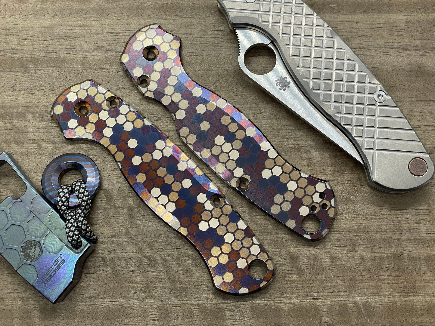Golden HONEYCOMB Heat ano engraved Ti scales for Spyderco Paramilitary 2 PM2