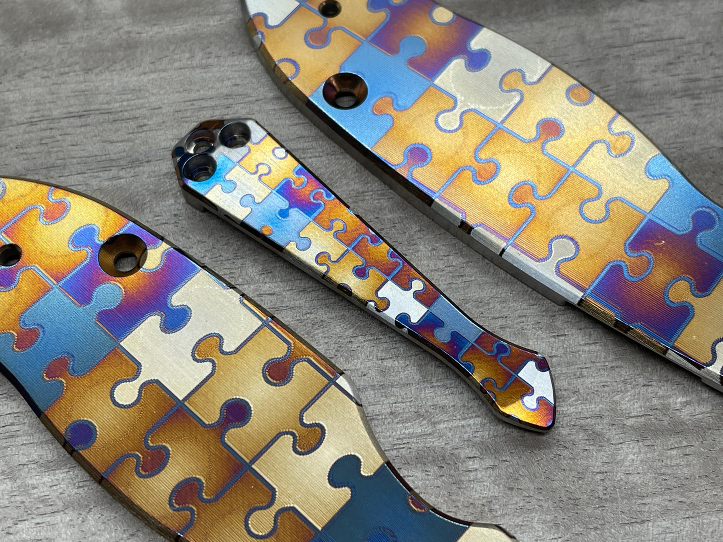 JIGSAW PUZZLES heat ano engraved Titanium Scales for Spyderco Para 3