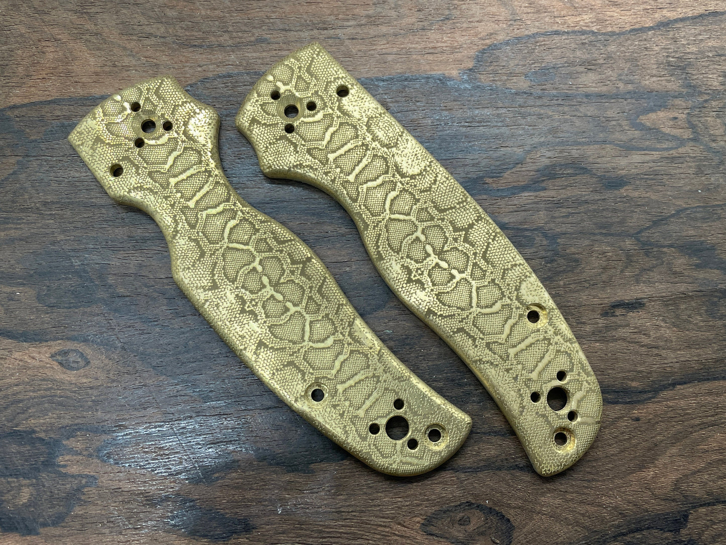 REPTILIAN engraved Brass Scales for SHAMAN Spyderco