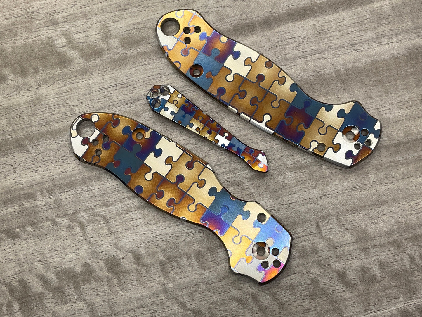 JIGSAW PUZZLES heat ano engraved Titanium Scales for Spyderco Para 3