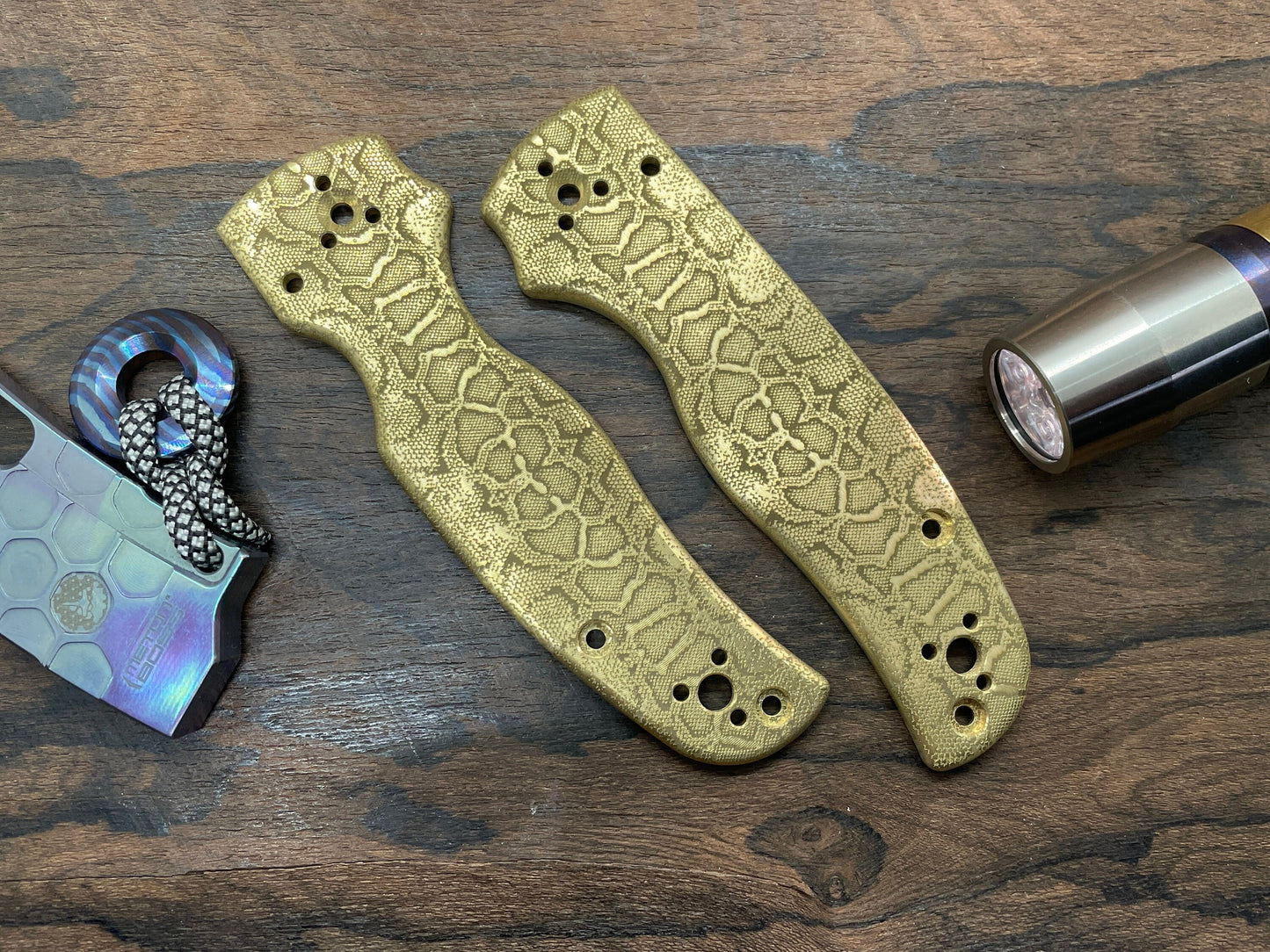 REPTILIAN engraved Brass Scales for SHAMAN Spyderco